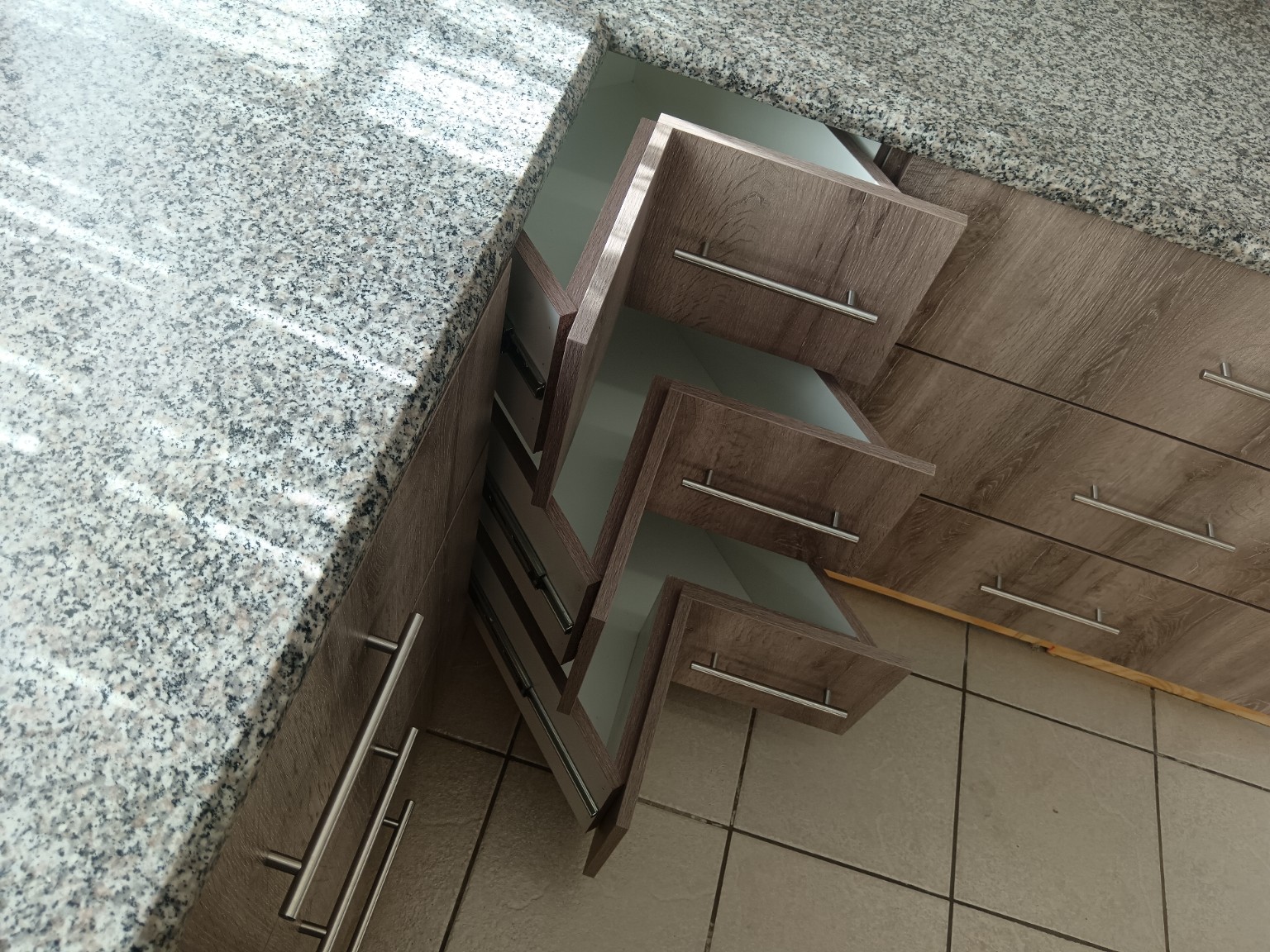 Modern kitchen Amanzimtoti completed - view 3