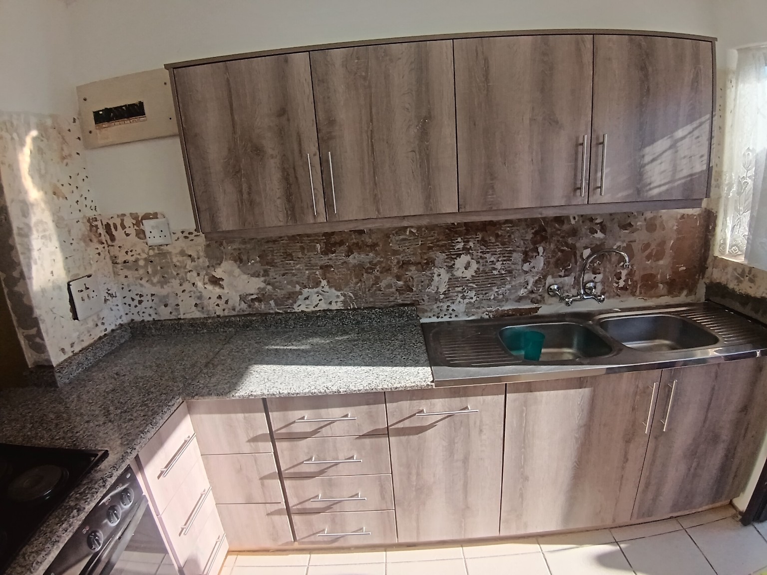Modern kitchen Amanzimtoti - completed view two