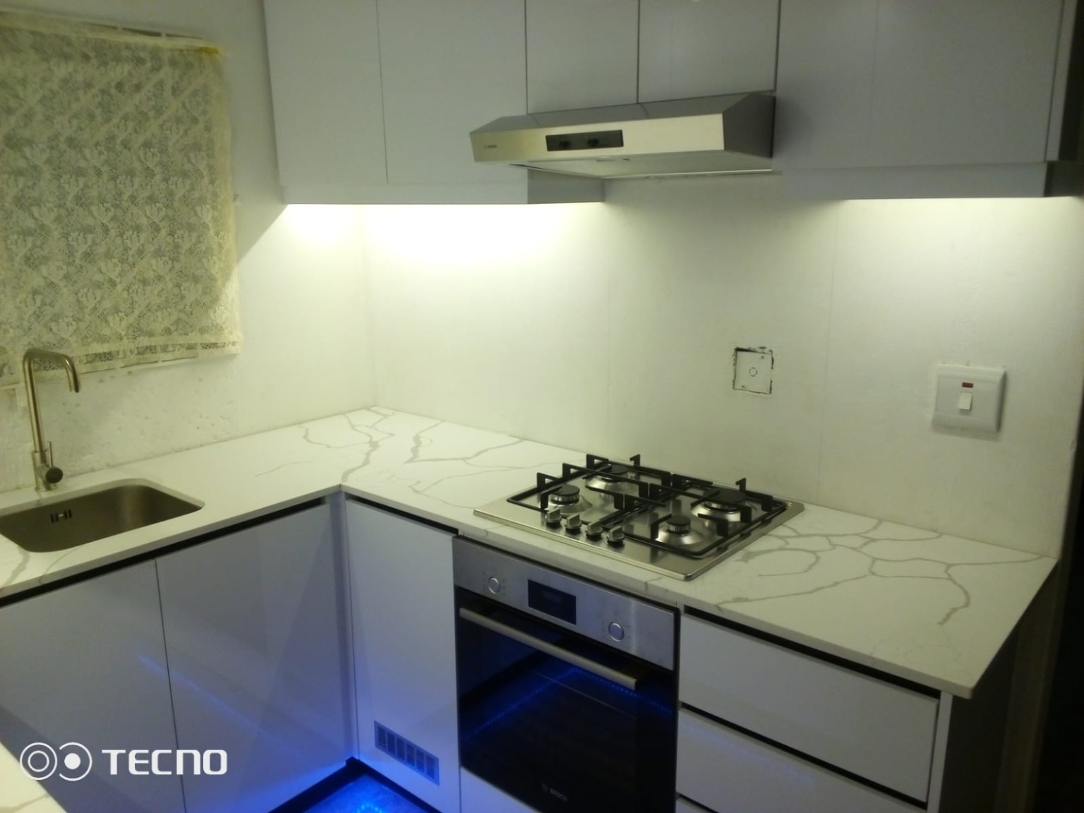 Yvonne's completed kitchen - Gloss Iceberg White, Phoenix