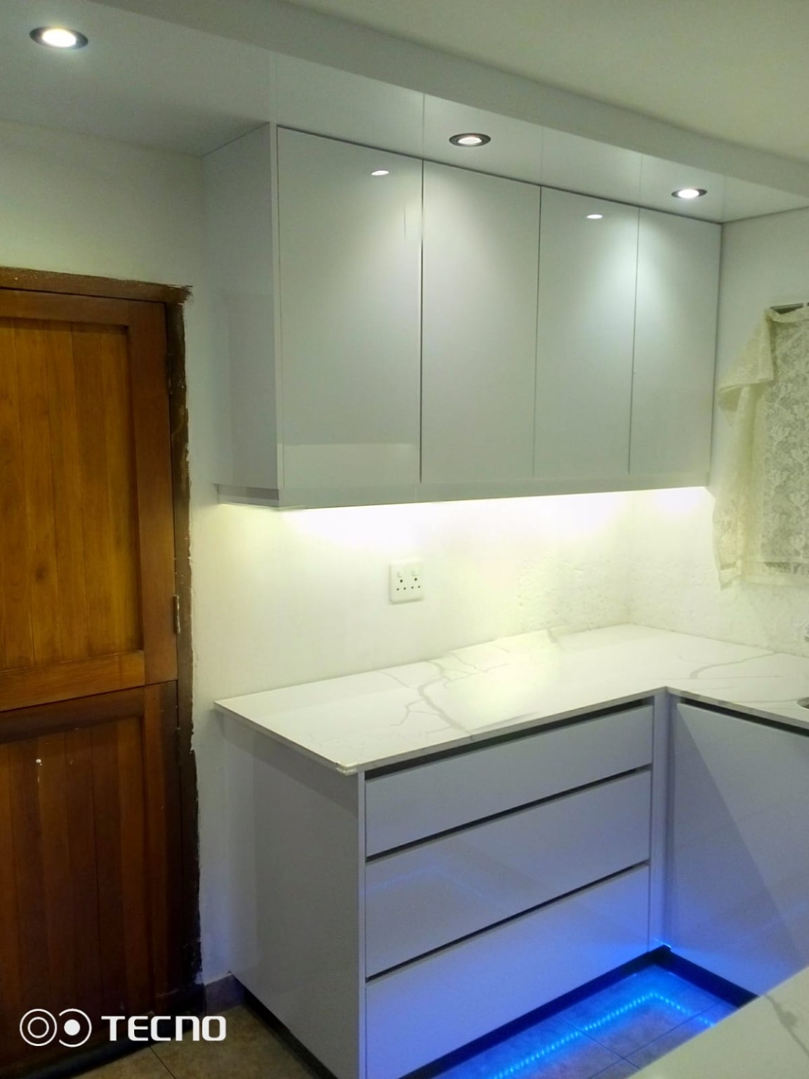 Yvonne's completed kitchen - Gloss Iceberg White, Phoenix