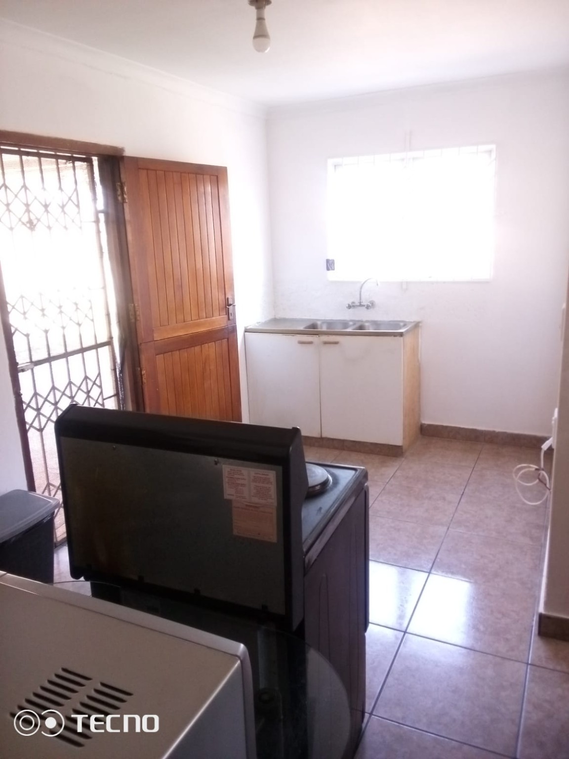 Yvonne's kitchen before renovation - Phoenix