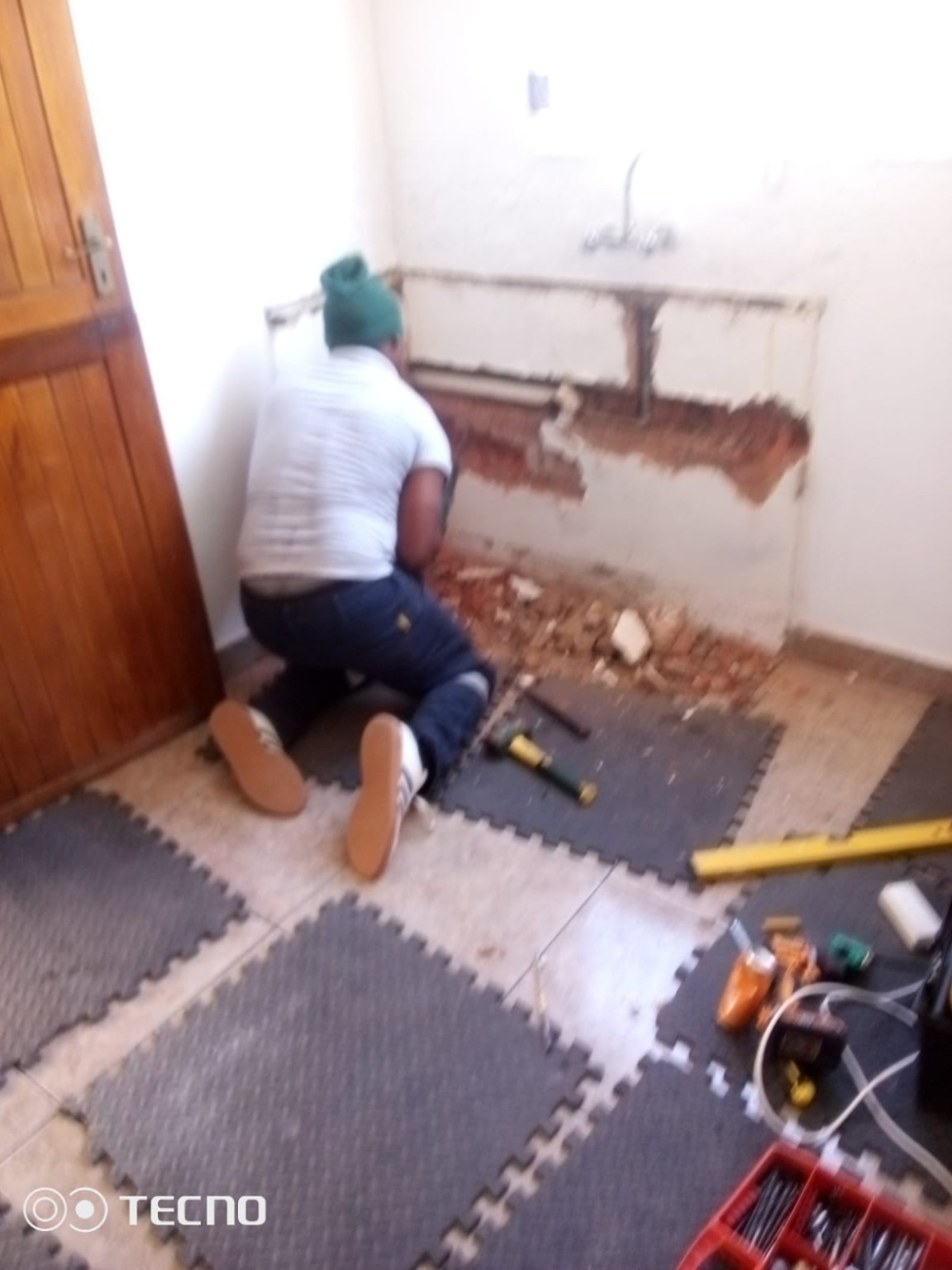 Inserting pipes into chased wall - Yvonne's kitchen Phoenix