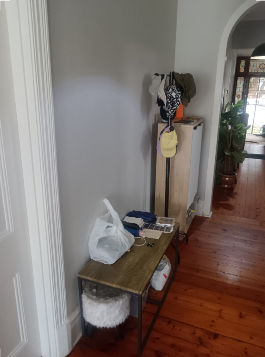 TV room before renovation - view 2
